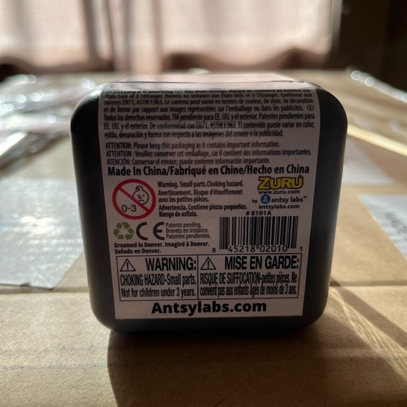 Zuru Original Fidget Cube by Antsy Labs - Picture 6 of 6